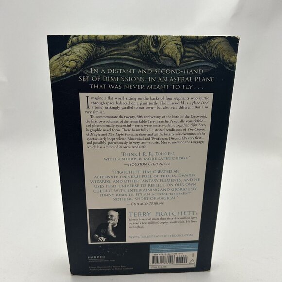 The Discworld Graphic Novels: The Colour of Magic and The Light Fantastic - Picture 3 of 4